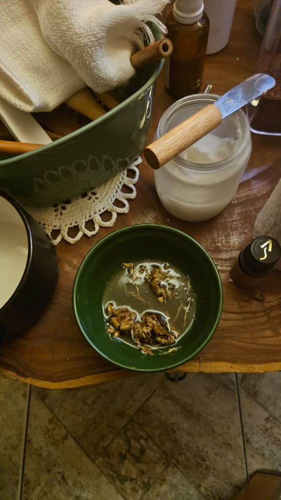 Ervas e produtos naturais preparados para a sessão